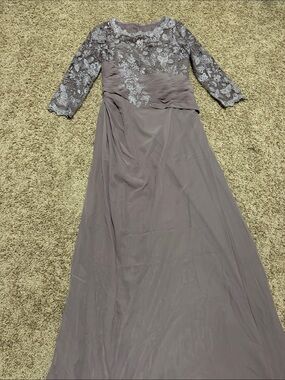 Elegant Lace Bodice Long Dress in Dusk